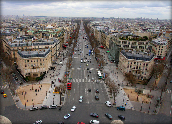 The Champs-Élysées in Paris • Access and Information • Come to Paris